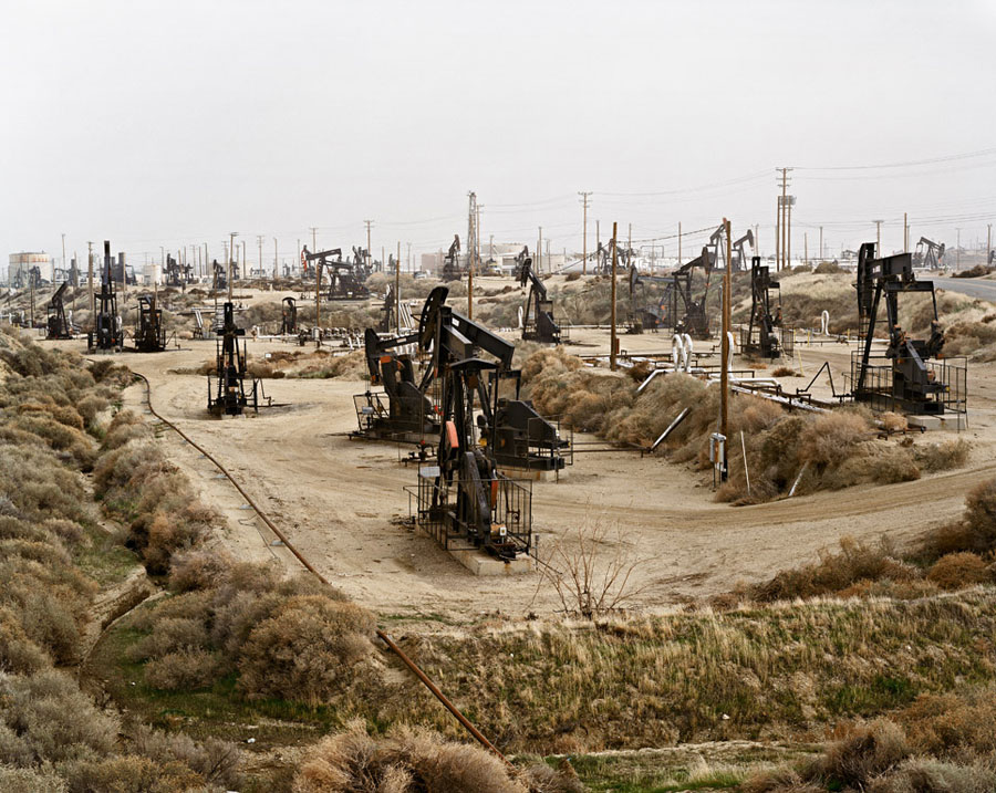 Oil Fields #10<br />
McKittrick, California, USA, 2002