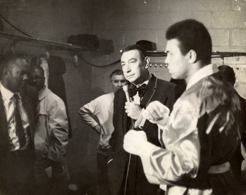 Ali in his dressing room with Howard Cosell before the Bonavena fight
