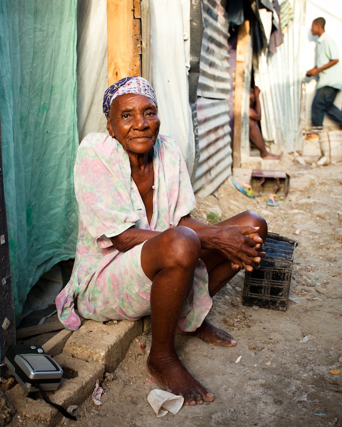 Elderly Woman and TV, Delmas 32
