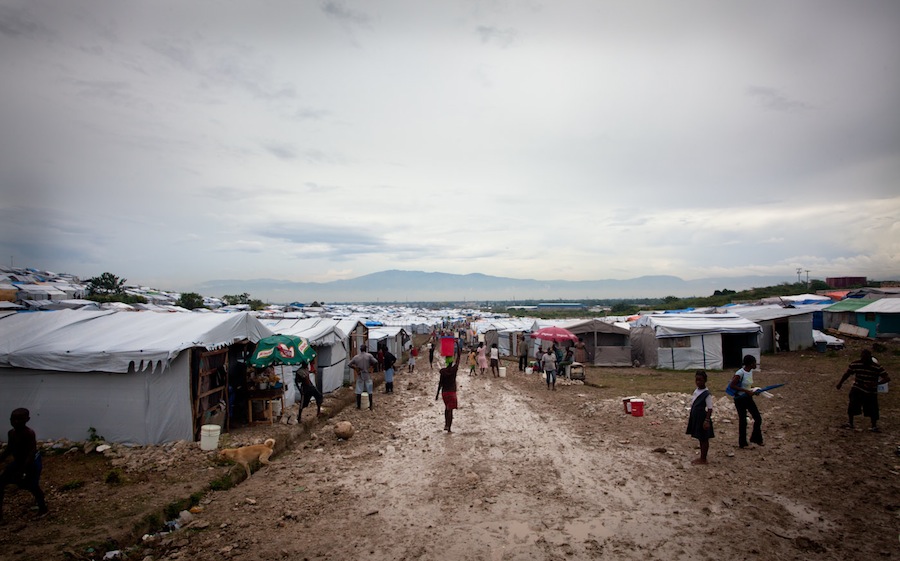 Carrying Water Through the Mud, Tabarre 52